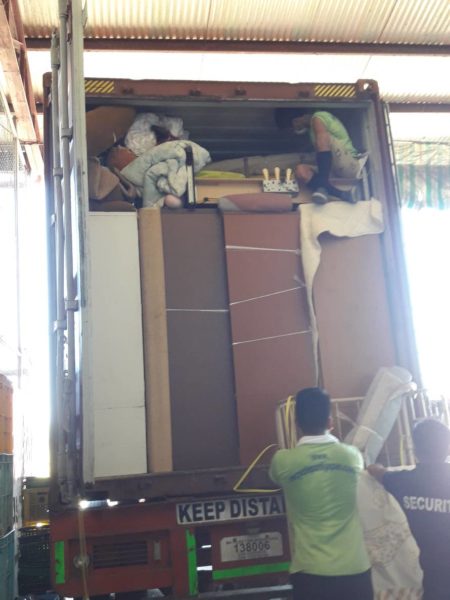 UNLOADING CONTAINER AT RPJ BULACAN