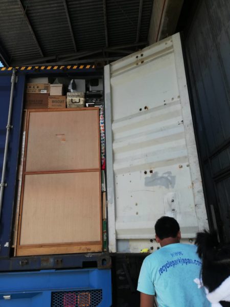 UNLOADING CONTAINER IN RPJ ALABANG